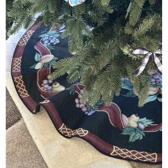 Sugar Plum Fancy Tapestry Christmas Tree Skirt 44” Round Gorgeous Classic Desin - Picture 3 of 10